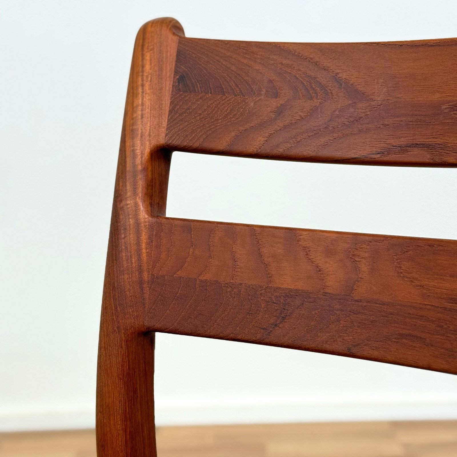 photo furniture Set Of 6 Dining Chairs In Teak By Emc Møbler