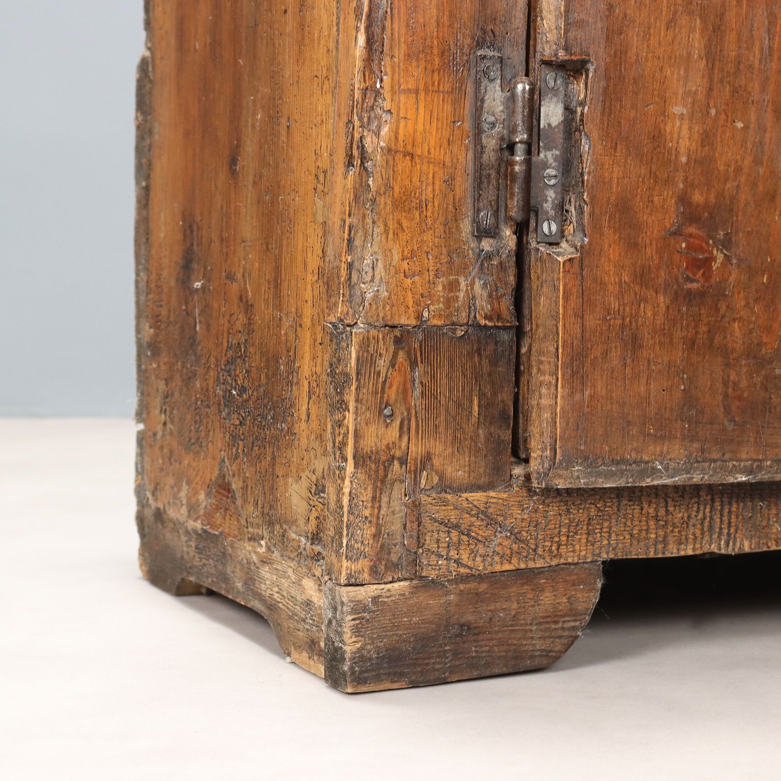 Antique Cabinet Walnut Painted Fir Restorations Italy XVII Century photo vinterior