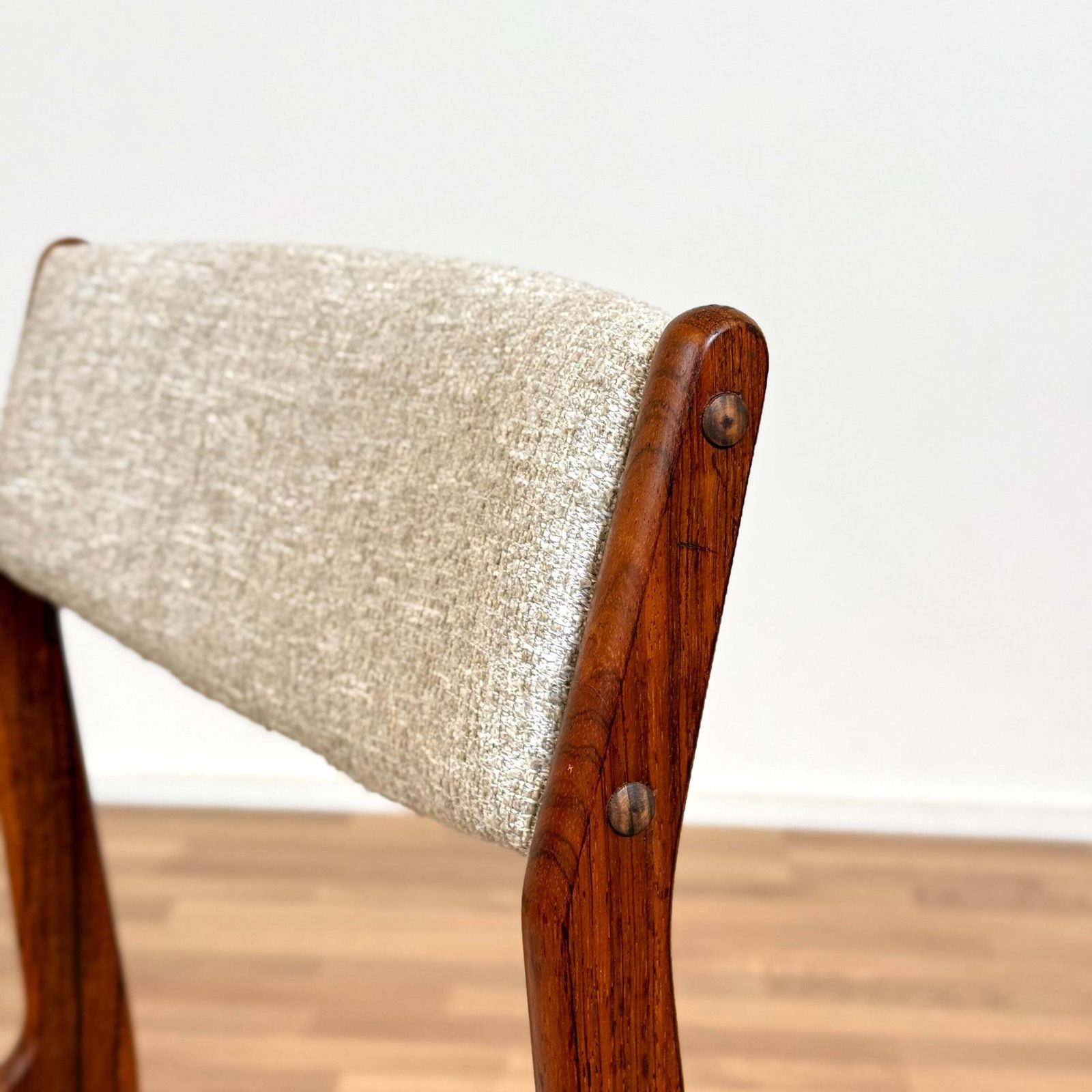 photo vintage Set Of 6 Dining Chairs In Santos Rosewood By Erik Buch For Nova Stolefabrik