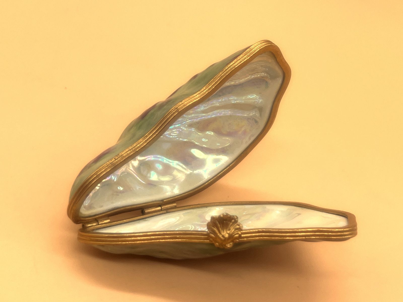 Eximious Artoria Limoges Porcelain France Oyster Shell With Luster Design Hand Painted Trinket / Jewelry Box. photo vinterior