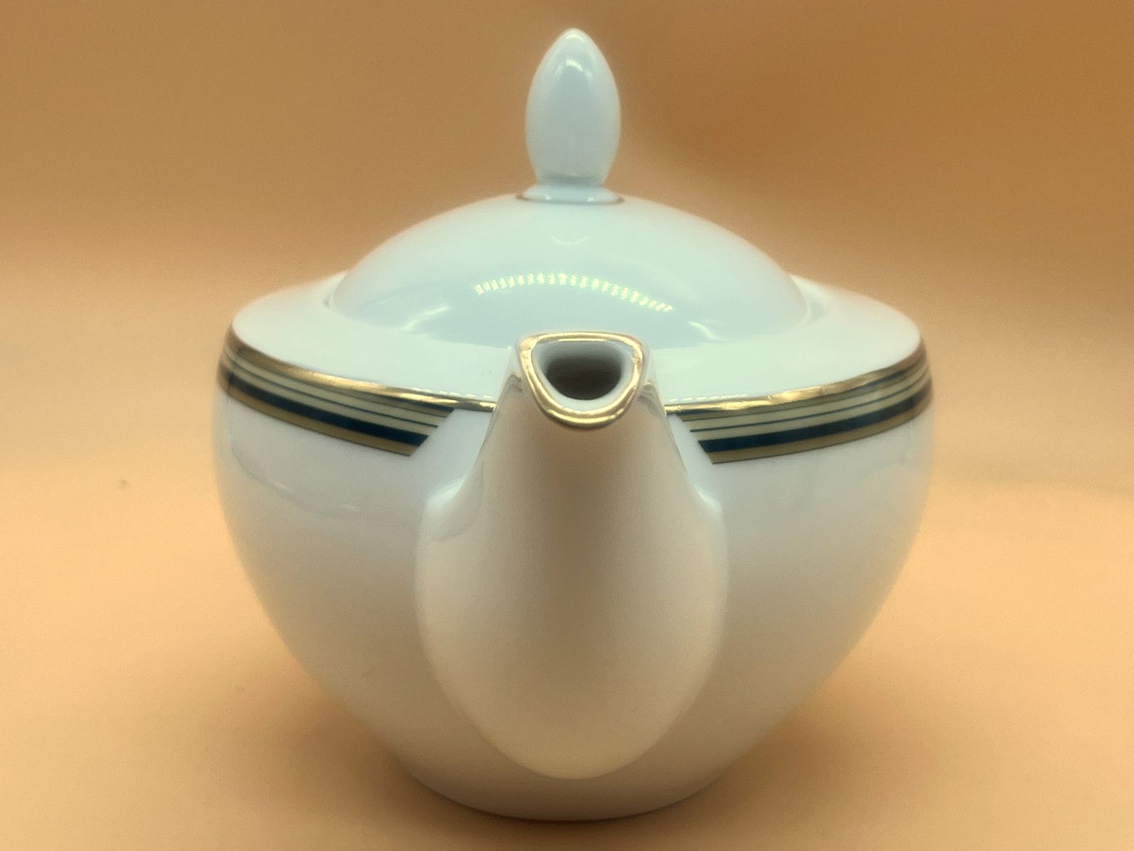 Royal Doulton China Coronado New Romance Collection Design 2 Pint Capacity Tea Pot. Tc1207. C1995. photo vinterior