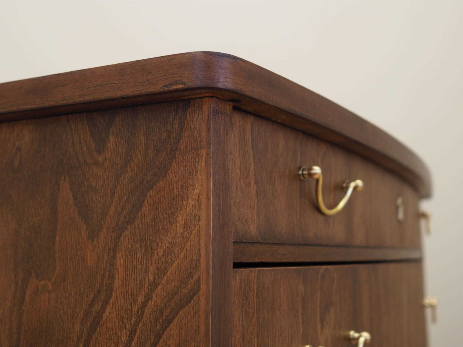 photo furniture Walnootfineer Ladekast, Deens Design, Ca. Jaren 1960, Productie: Denemarken