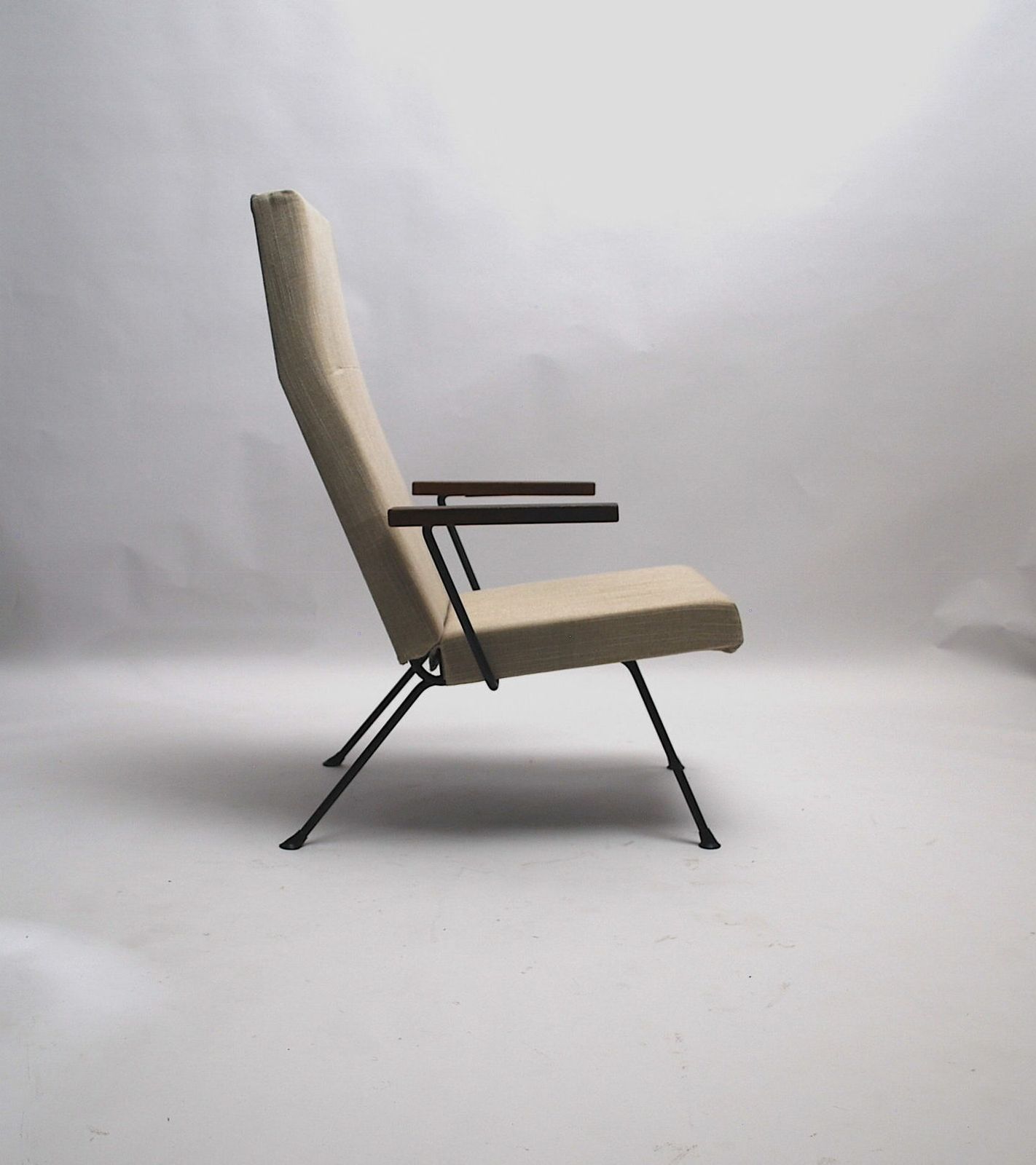 Beige Armchair With Footstool Model 1410, André Cordemeyer For Gispen photo for sale