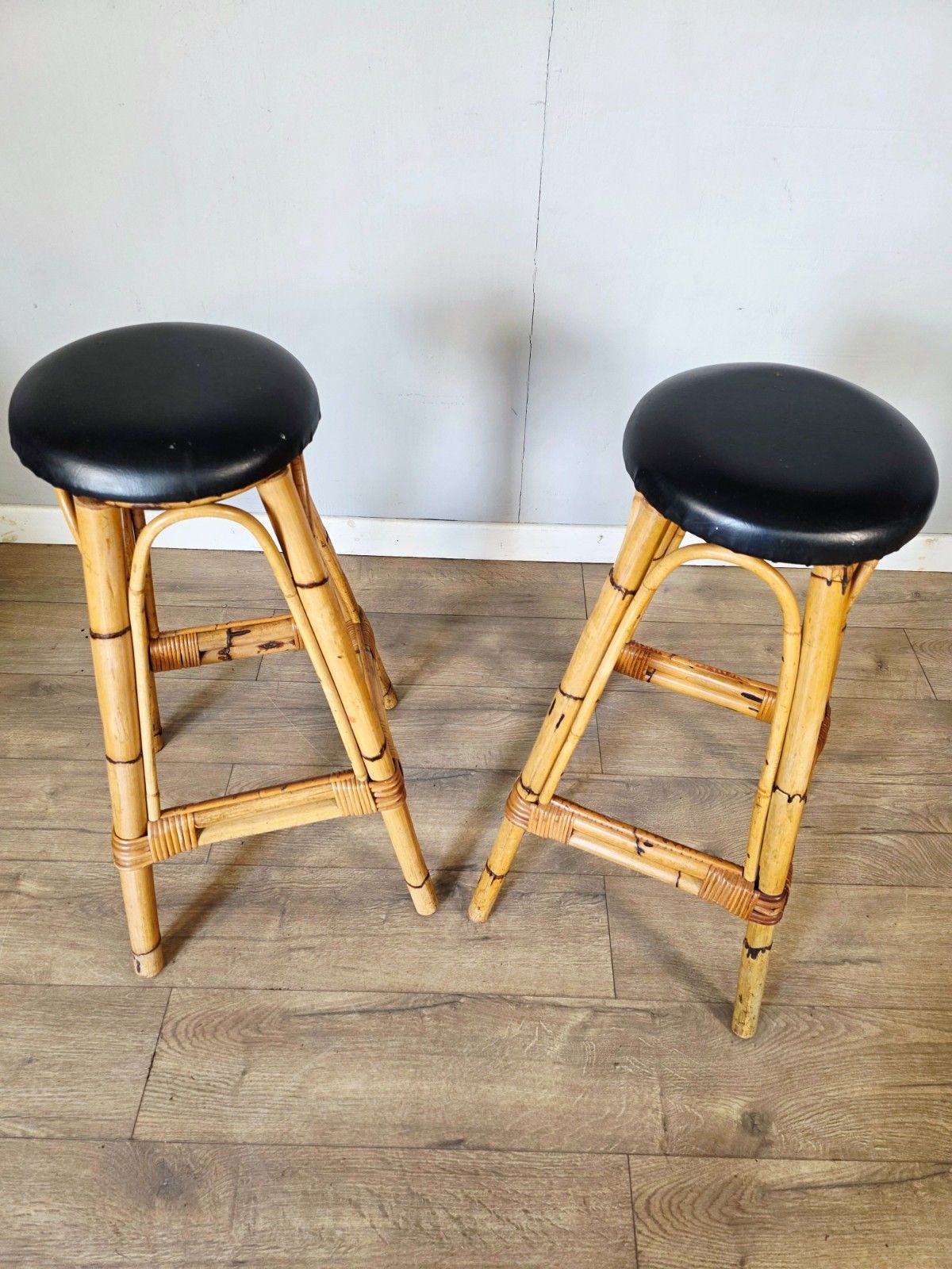 photo furniture 1970 Bamboo Tiki Bar With 2 Bar Stools