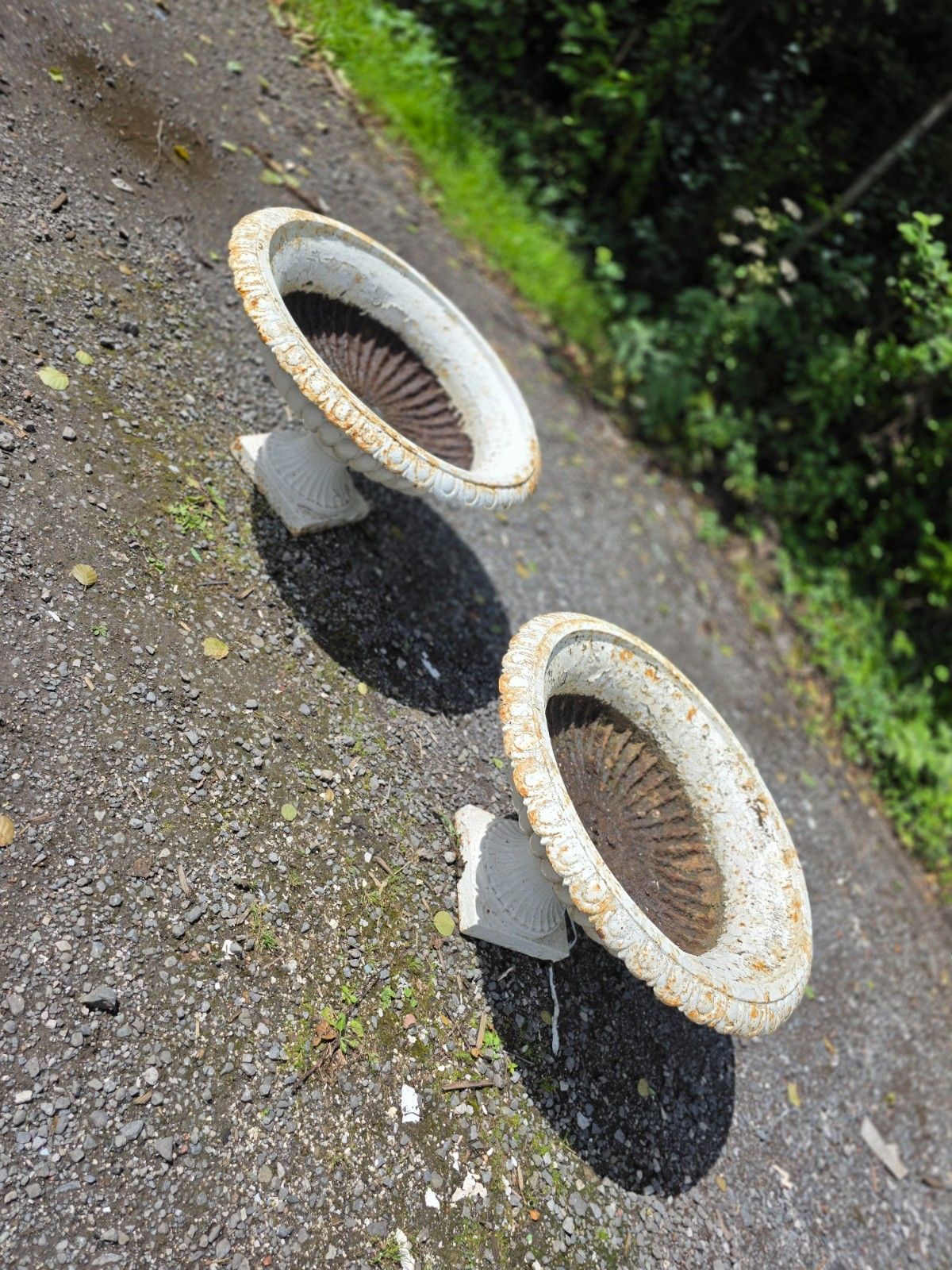 1870 Large Pair Of Victorian Cast Iron Tazza Urns photo vinterior