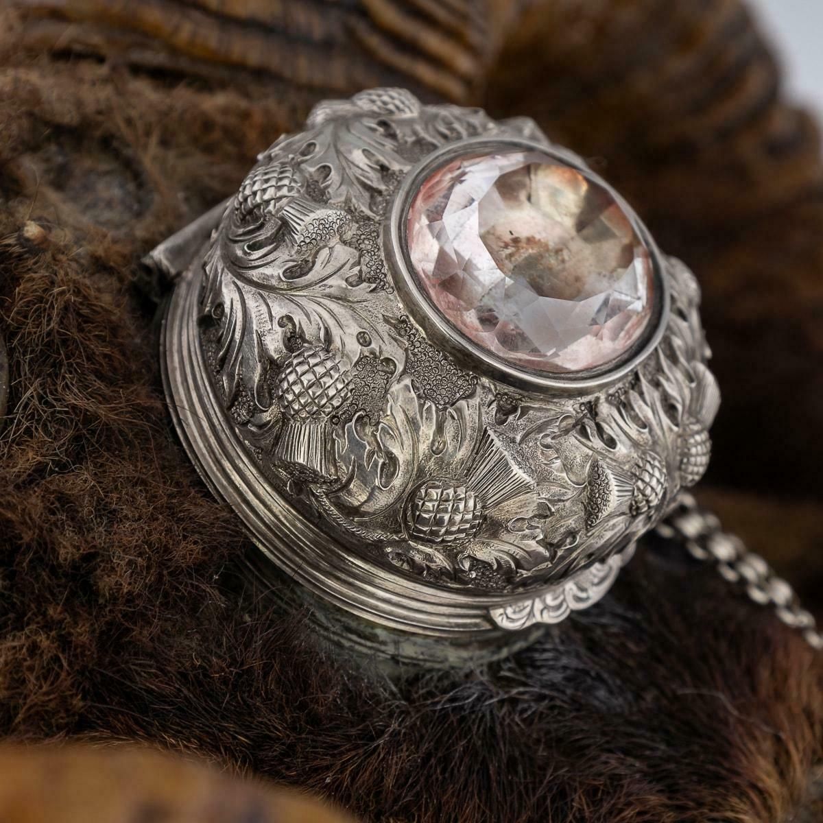 photo vintage Antique 19th Century Victorian Silver Mounted Ram’s Head Snuff Mull C.1874