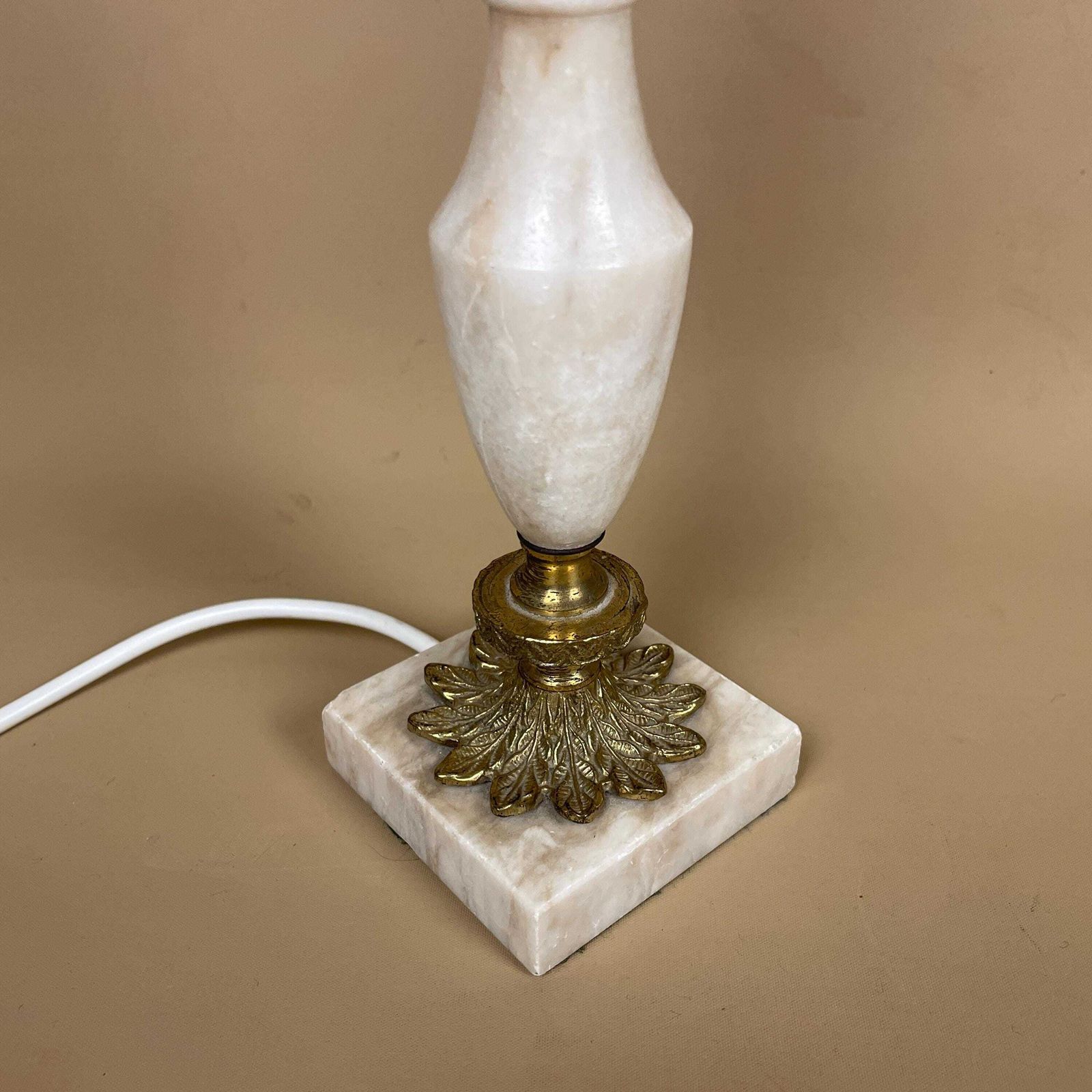 Antique Marble Lamp Light Bedside Side Table Desk Marbled Patterned Detail Vintage Pattern Stone Retro Cream Gold Brass Metal Ornate Pattern photo 65.0