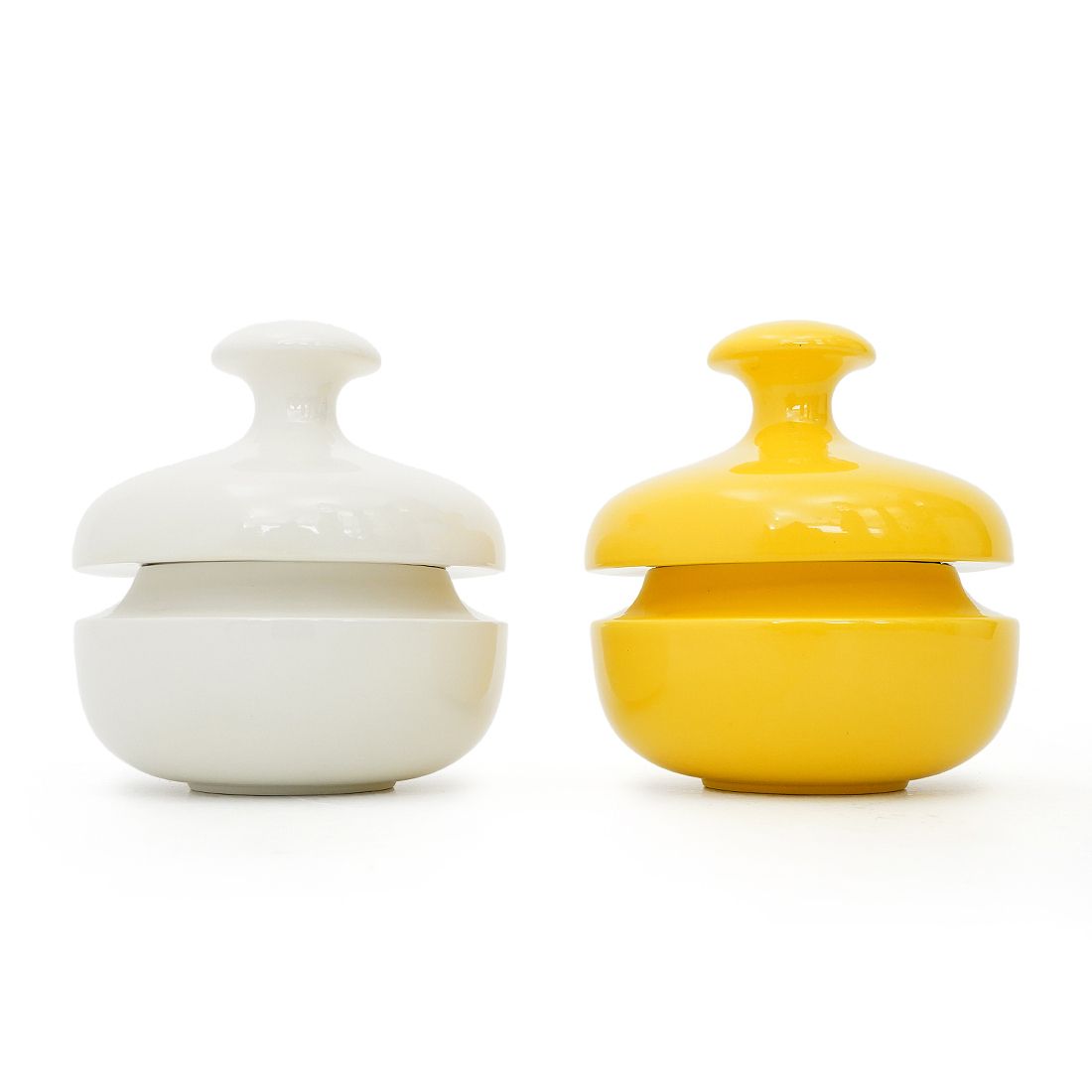 photo vinterior White Ceramic Vase With Lid By Enzo Bioli For Il Picchio, 1970s