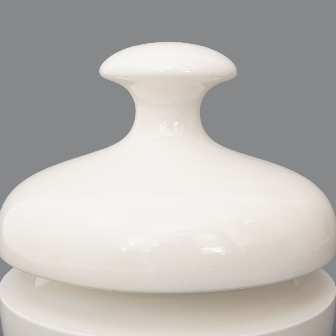 Home Decor White Ceramic Vase With Lid By Enzo Bioli For Il Picchio, 1970s photo
