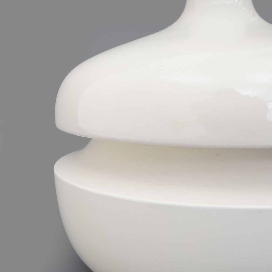 White Ceramic Vase With Lid By Enzo Bioli For Il Picchio, 1970s photo buy