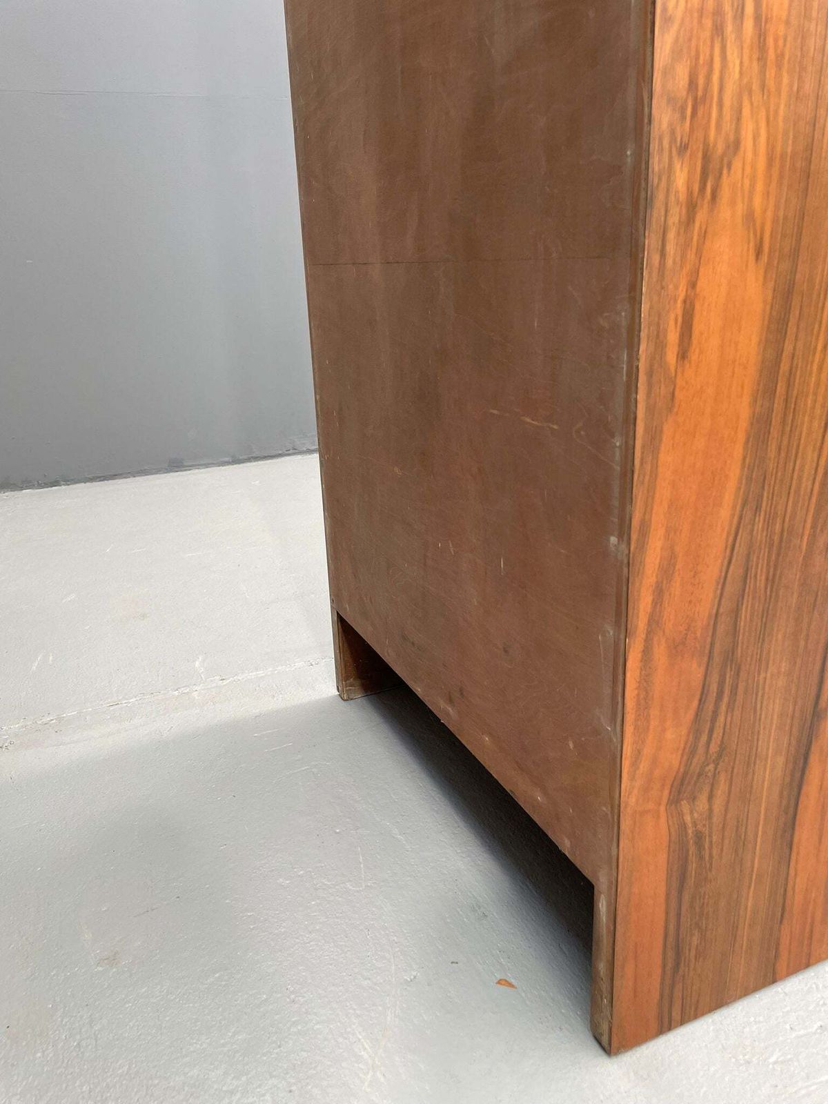 photo vinterior Restored Art Deco Cabinet With Shelves, Walnut Veneer, Czechoslovakia, 1930s