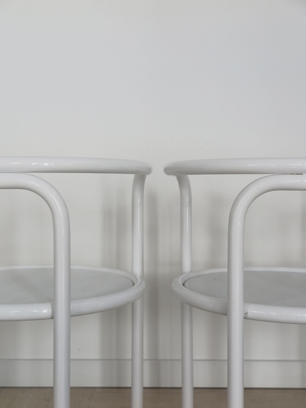 photo vinterior Gae Aulenti For Poltronova White Metal Chairs Model Locus, Italy 1960s