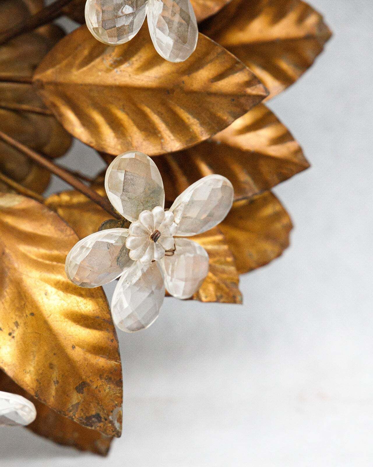 Vintage Vergulde Metalen Bloemvormige Wand  Of Plafondlamp photo Verlichting