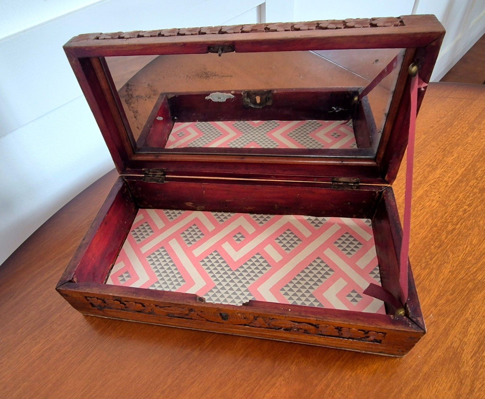 Early 20th Century Anglo Indian Carved Wooden Jewellery Box photo vinterior