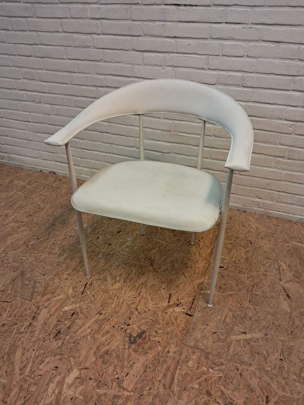 Fasem P40 Chair Leather, By Giancarlo Vegni photo Furniture