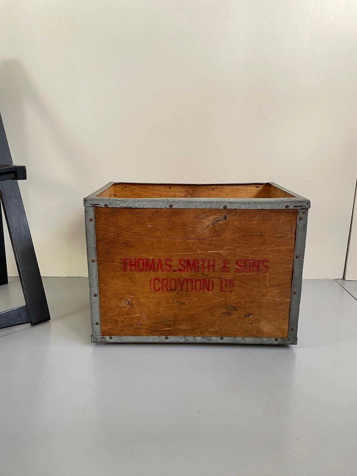 Vintage No Nail Boxes Industrial Packing Storage Crate Case Thomas Smith & Sons Croydon Stamp photo vinterior