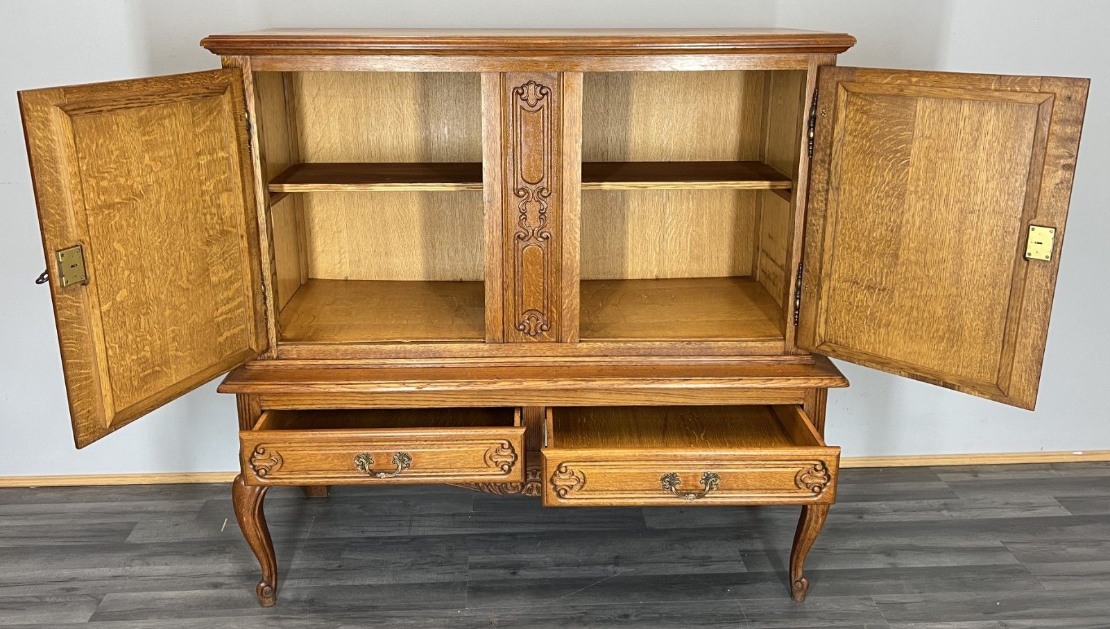 photo vinterior Cabinet Vintage French Louis Style Oak Carved Sideboard With Drawers Lot 4015