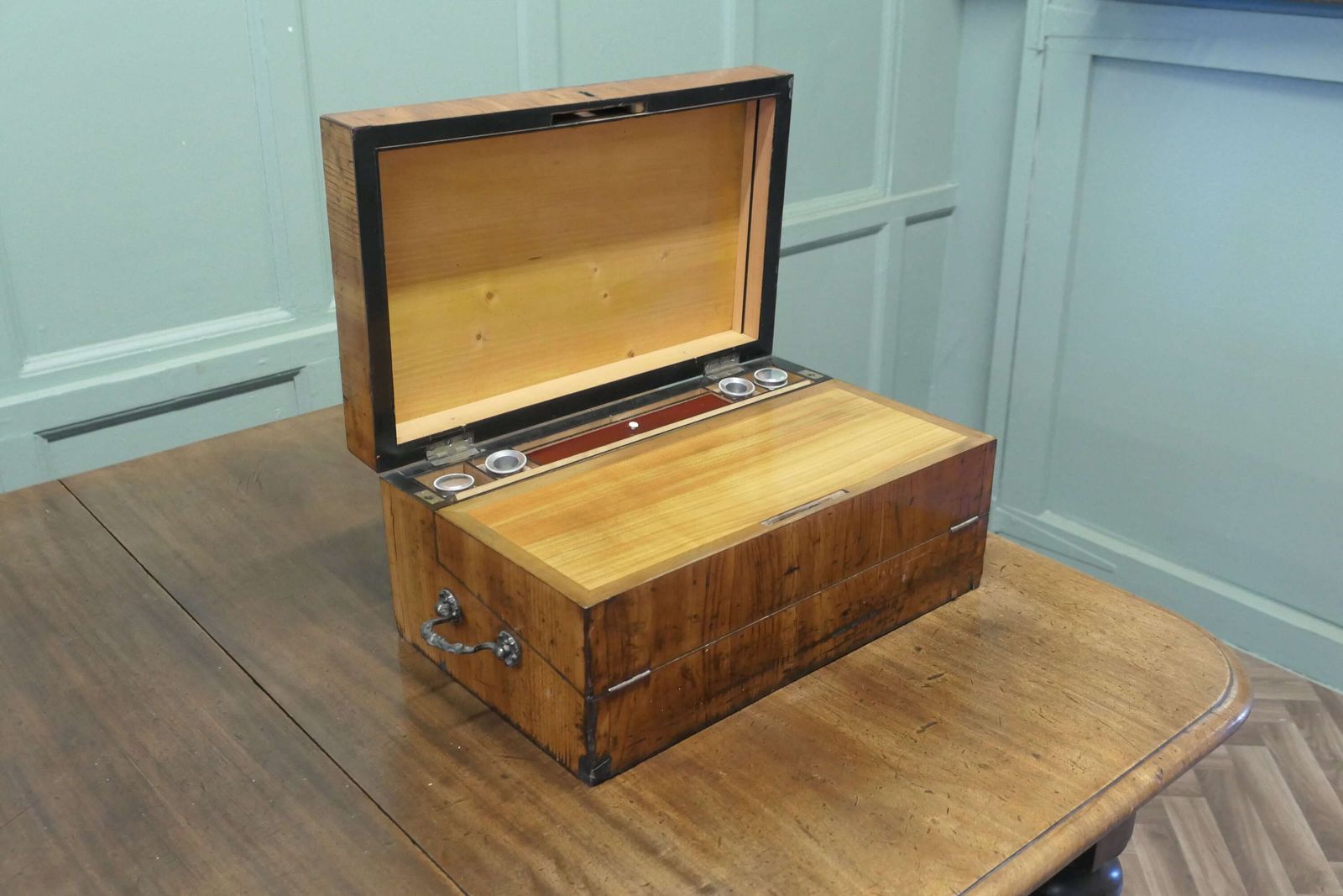 18th Century Satinwood Traveling Writing Slope Or Lap Desk photo vinterior