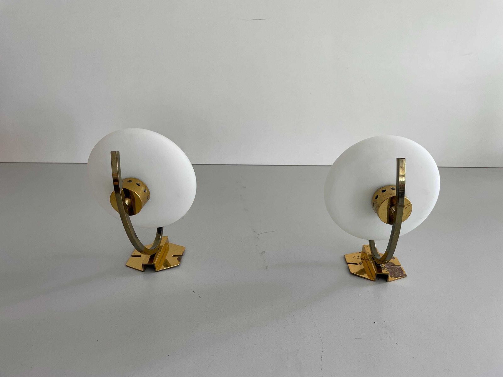 Mid Century Modern Brass And Glass Pair Of Sconces In The Style Of Stilnovo, 1960s, Italy photo vinterior