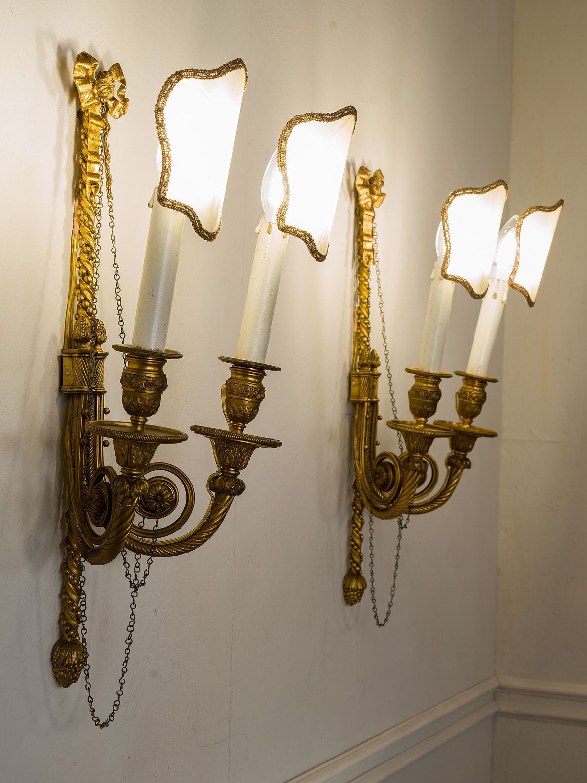 Pair Of Napoleon III Wall Sconces In Gilt And Finely Chiseled Bronze, France, Mid 19th Century