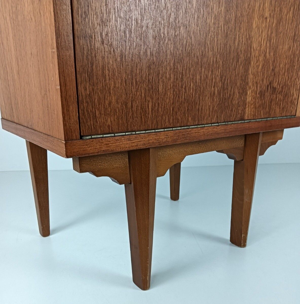photo furniture Vintage Nightstand Mid Century Modern Style End Table Modernist Funky  Modernist