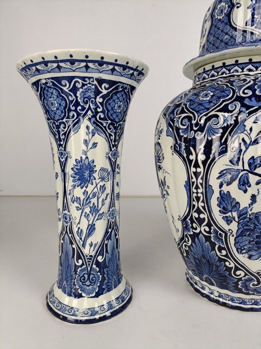 Delft Blue White Garniture Set Two Trumpet  Vases Urn Lidded 3 Pieces Royal Sphi photo Home Decor