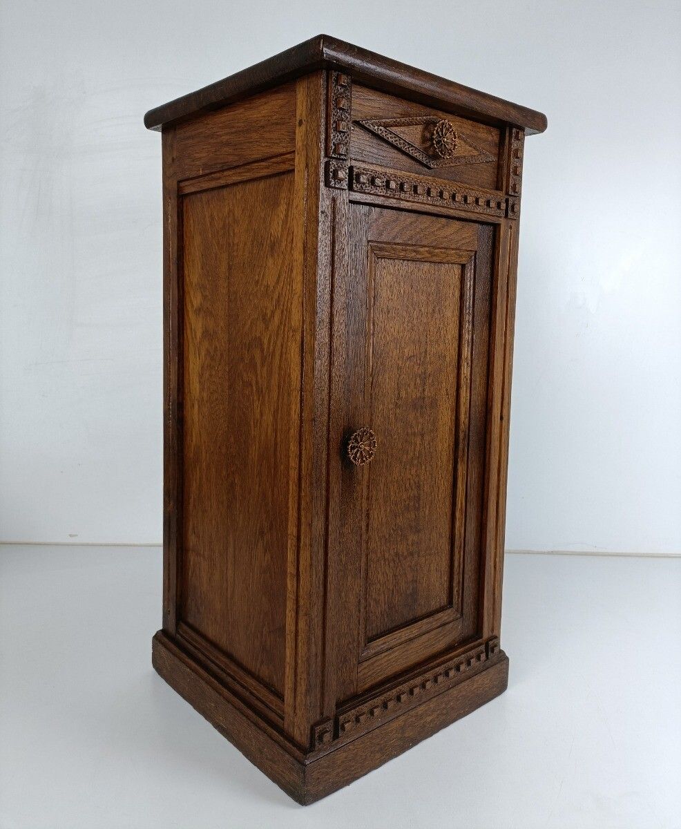 Vintage Nightstand End Table Bedroom Cabinet Tramp Art Style Carved Wood Oak photo Furniture