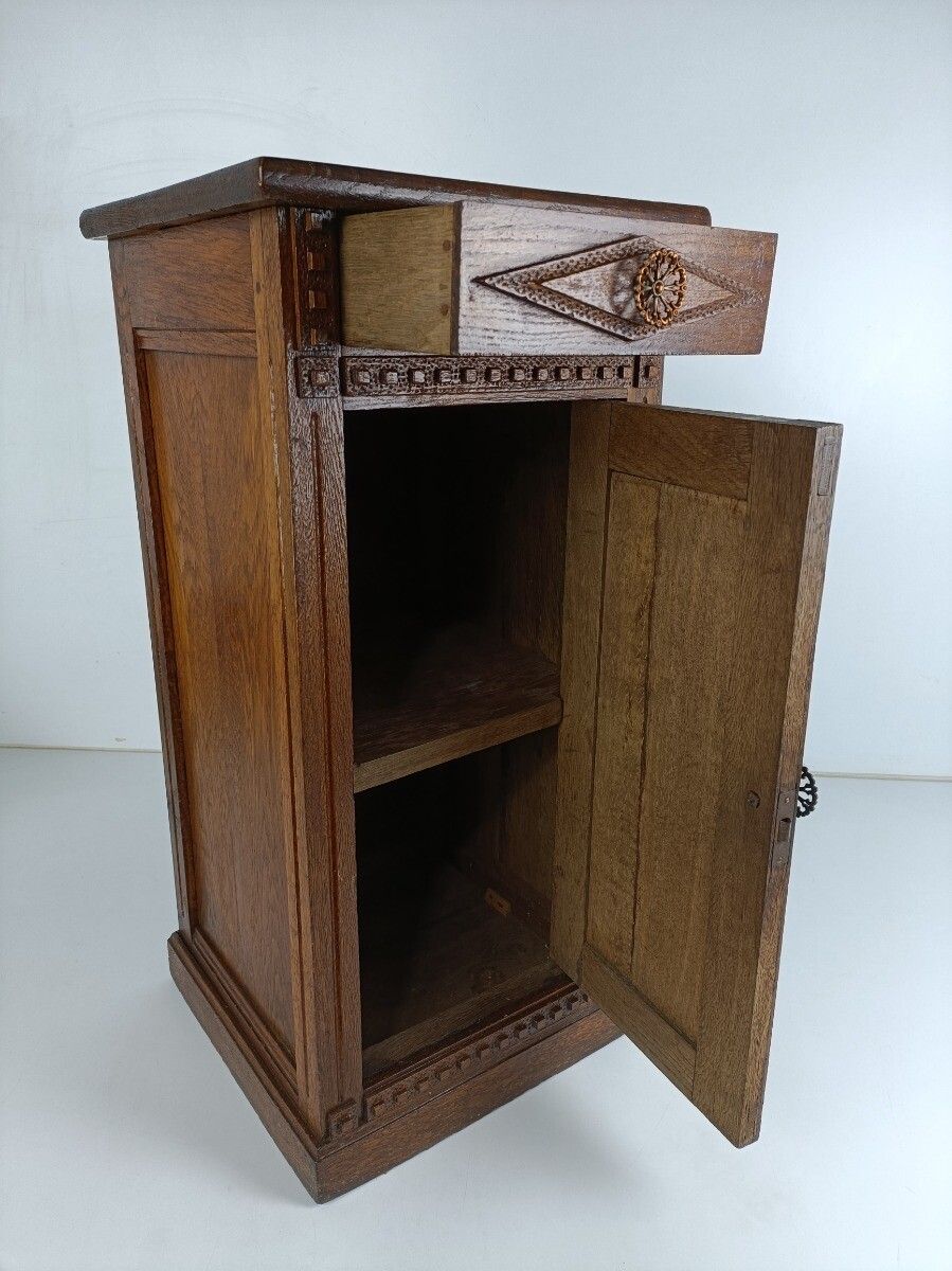 Vintage Nightstand End Table Bedroom Cabinet Tramp Art Style Carved Wood Oak photo 526.0