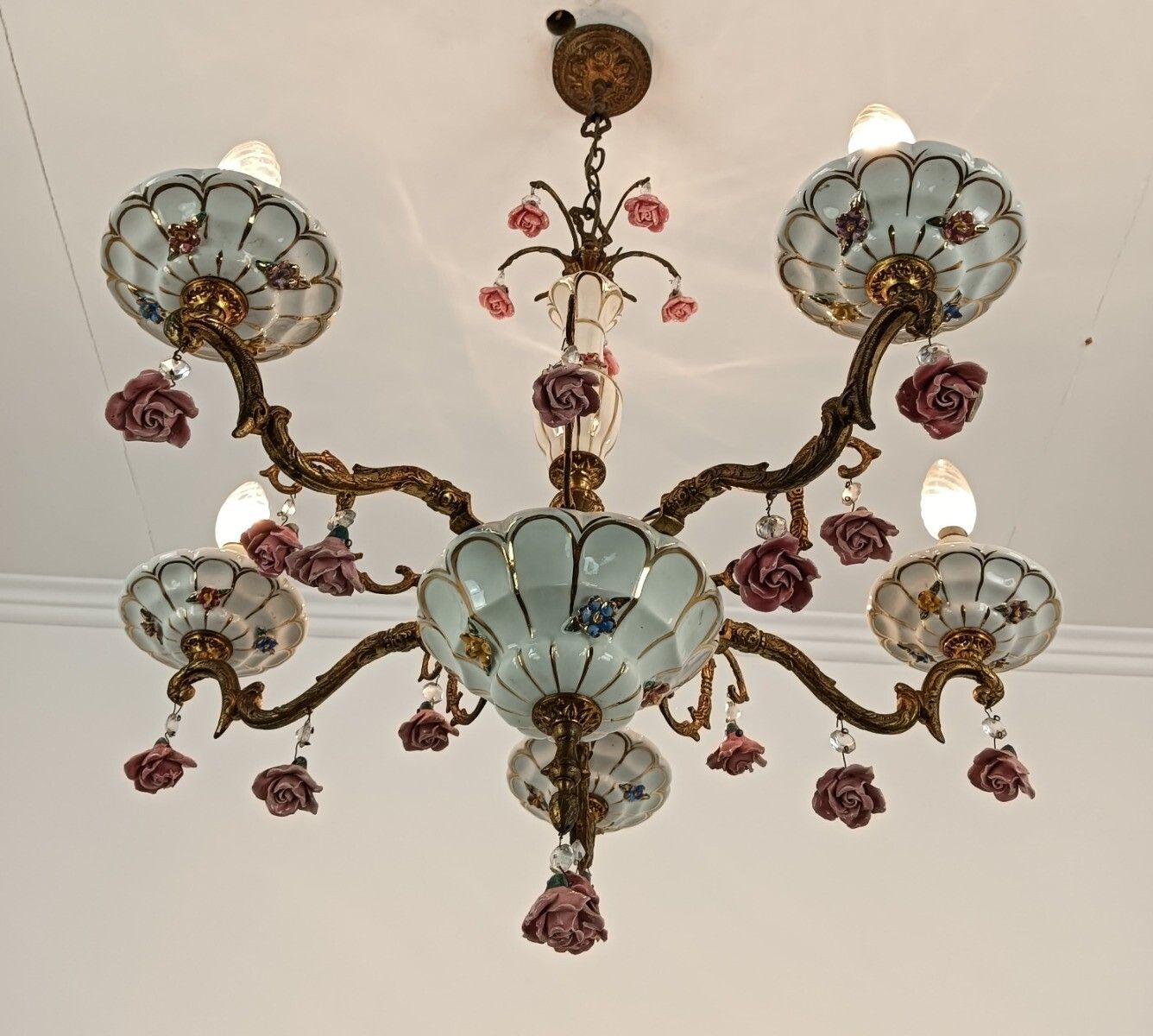 photo furniture Italian Porcelain Brass Chandelier White Pink Small Flowers 6 Lights Arm Vintage