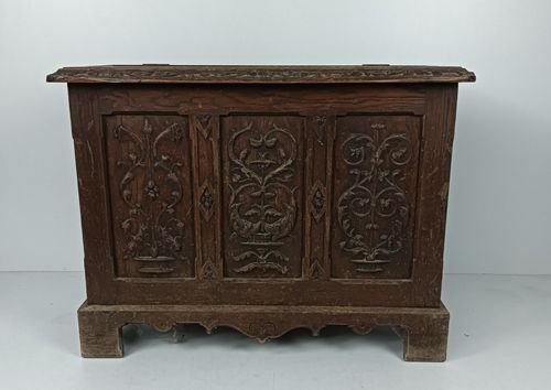 photo furniture Antique 19th Century Ornate Carved Wooden Box Chest Trunk Tapestry Stunning Wow
