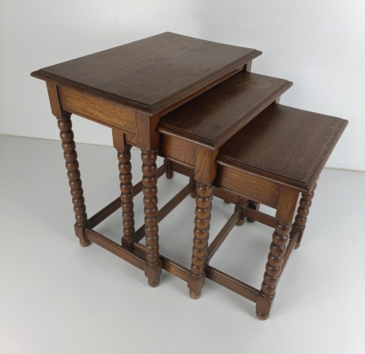 Set Of 3 Hobnail Legs Wooden Nesting Stacking Side Tables Barn Country Farmhouse photo 487.0