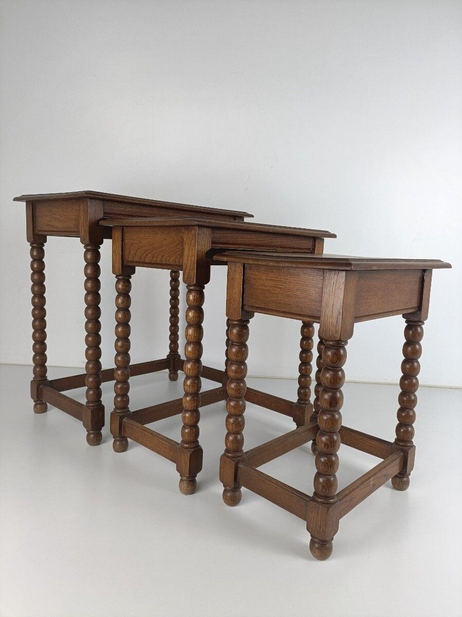 photo furniture Set Of 3 Hobnail Legs Wooden Nesting Stacking Side Tables Barn Country Farmhouse