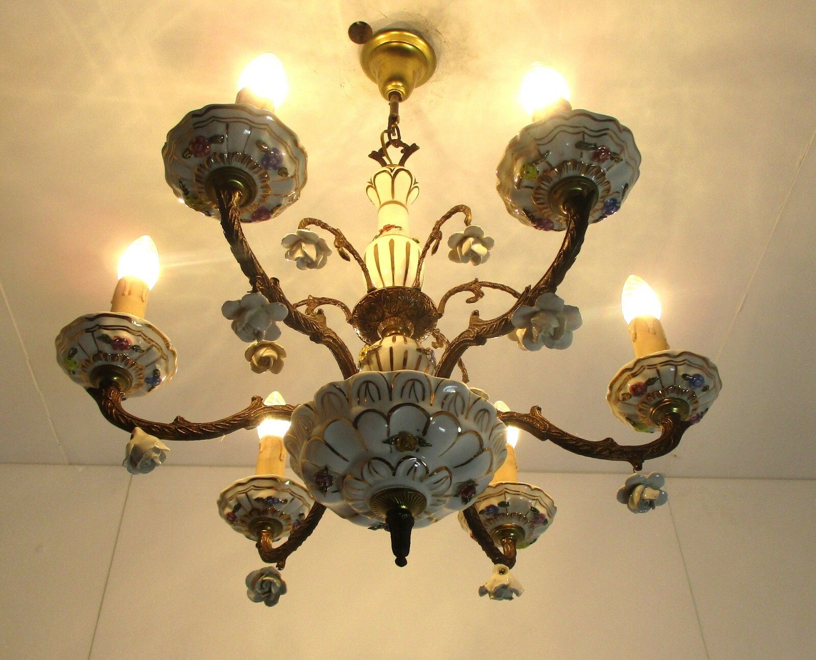 Capodimonte Style Chandelier 6 Arm Italian Porcelain Gorgeous Porcelain Flowers photo vintage