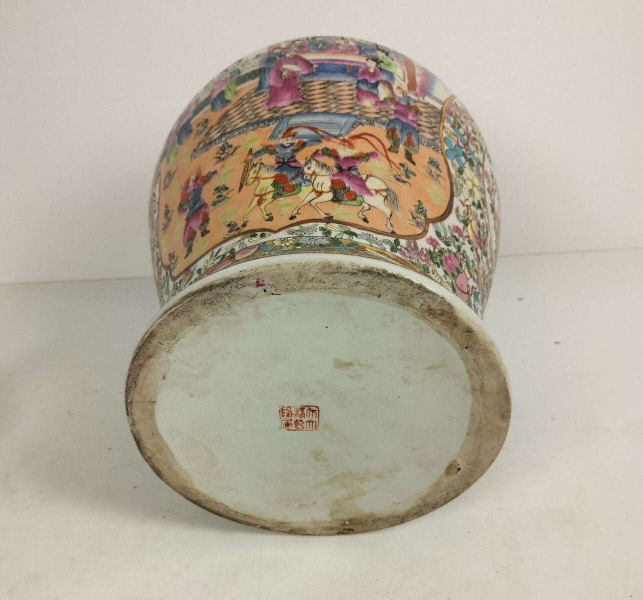photo furniture Huge Chinese Vintage Hand Painted Vase Urn Foo Dog Family Rose Lidded