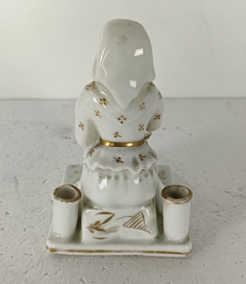 Antique Porcelain Figurine Vieux Paris Porcelain Old Woman With Basket Small photo vinterior