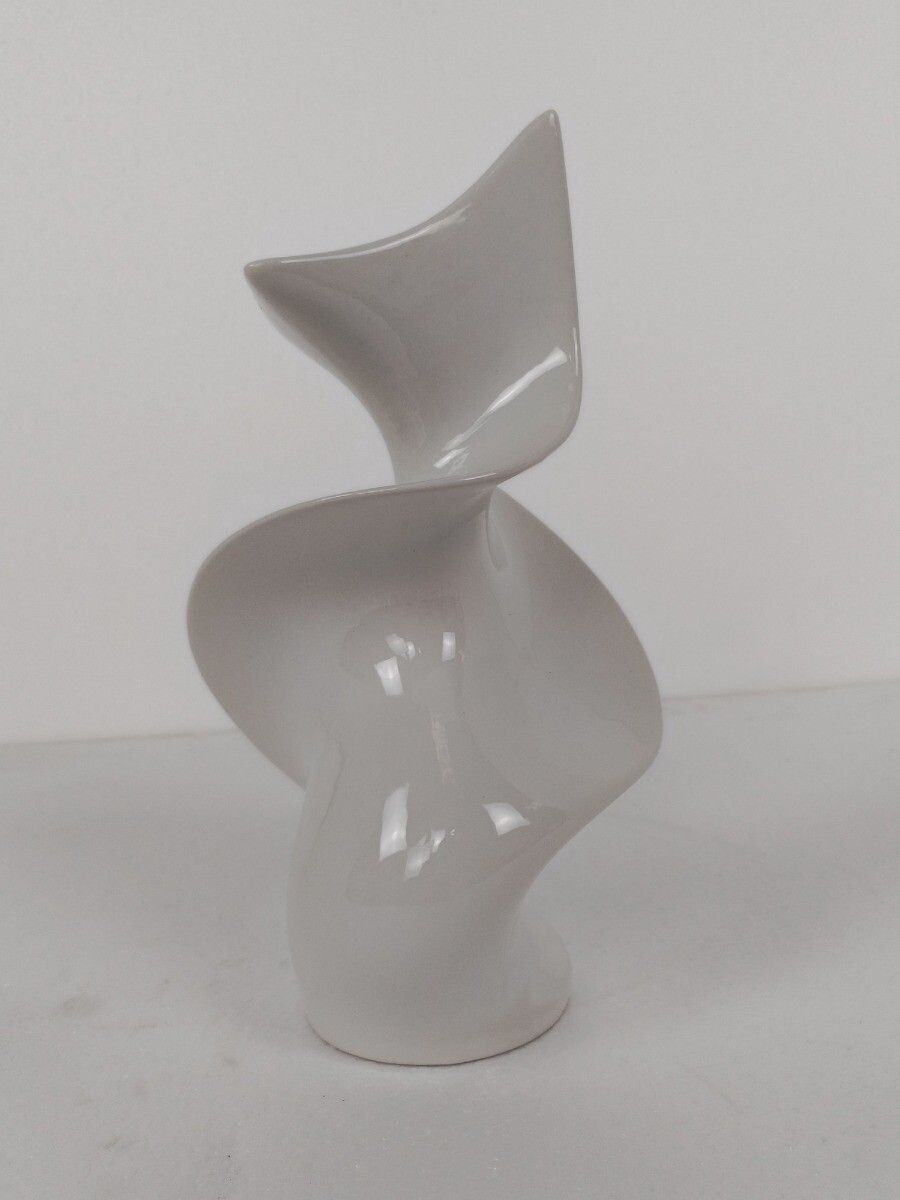 Occato  Gigante & Zambusi Post Modern Vase By Sicart Italy Space Age Twisted Whi photo furniture