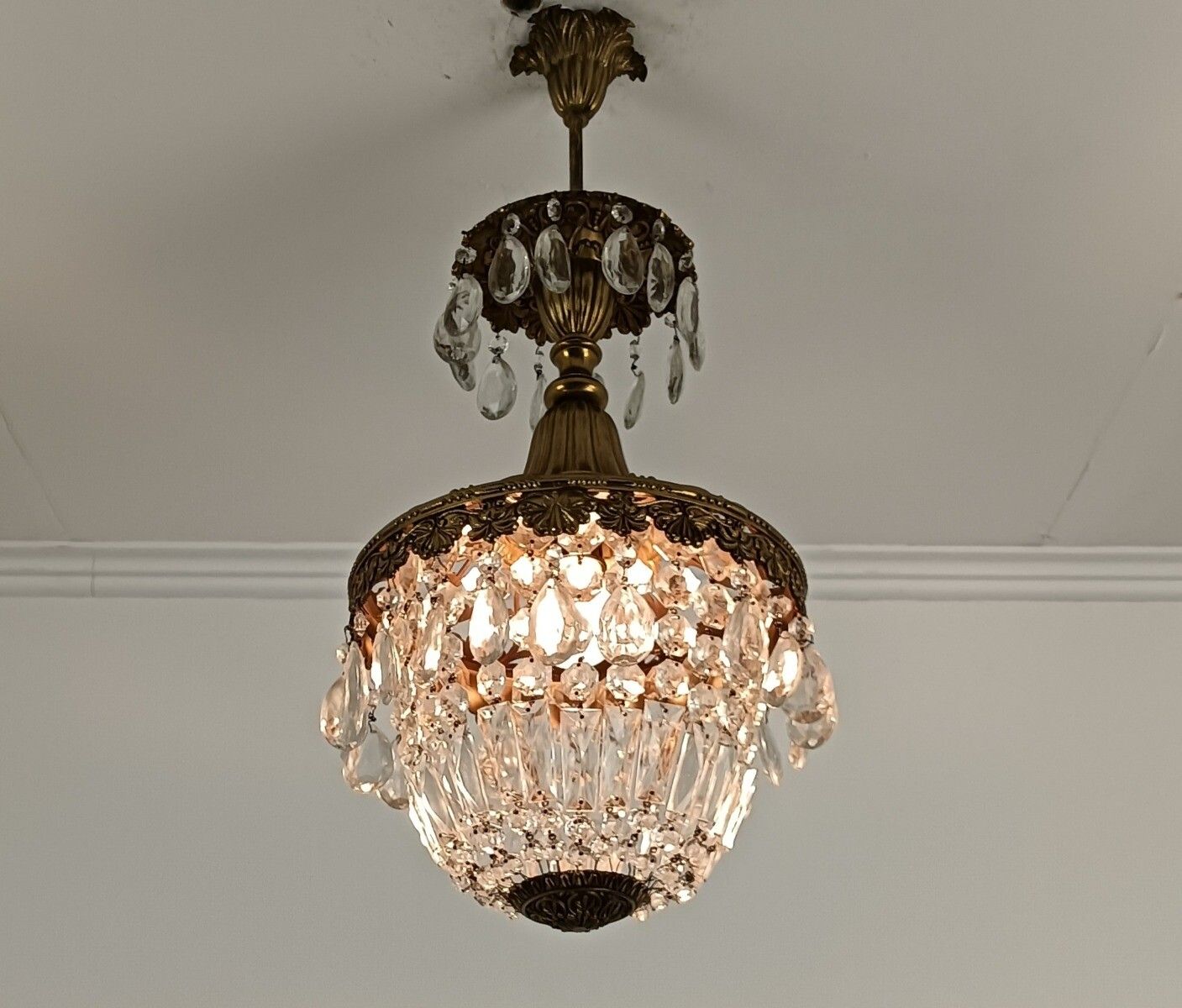 French Wedding Bag Chandelier Romantic Ornate Brass 1 Light Art Glass Prisms Vin photo vinterior