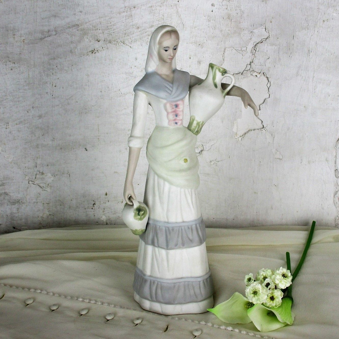 L  Statue Figurine Lovely Woman Carrying Water Jar Bottle Porcelain Lladro Style