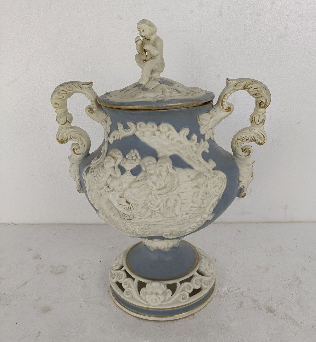 Xl Urn Vase Baby Blue White Wedgwood Jasperware Style Italian Sesto Fior Colorat photo furniture