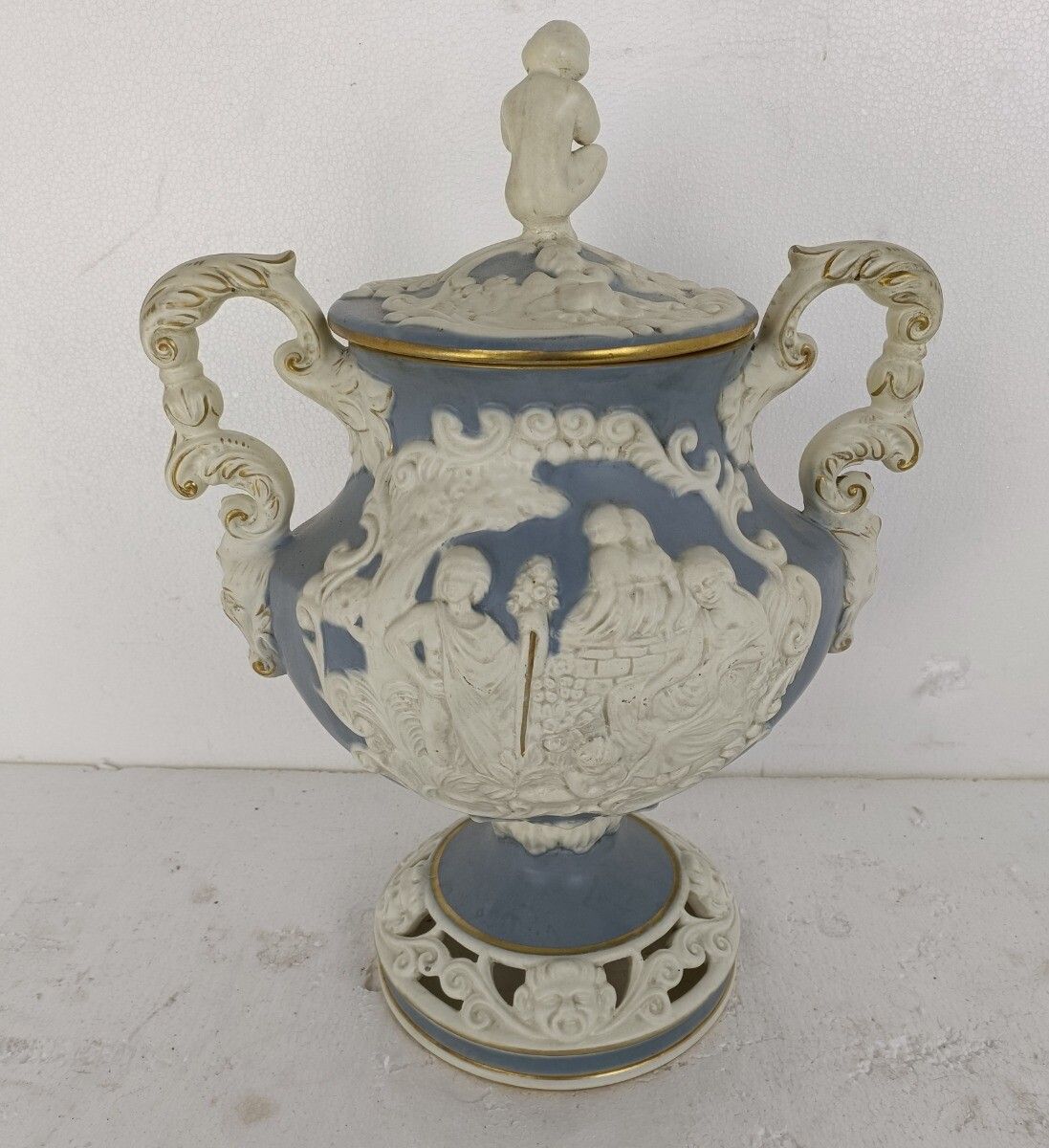 photo furniture Xl Urn Vase Baby Blue White Wedgwood Jasperware Style Italian Sesto Fior Colorat