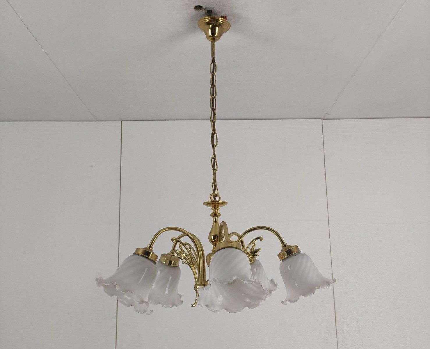 Chandelier 5 Arm Lights Vintage Brass Swirled Glass Tulip Shaped Shades Fixture photo for sale