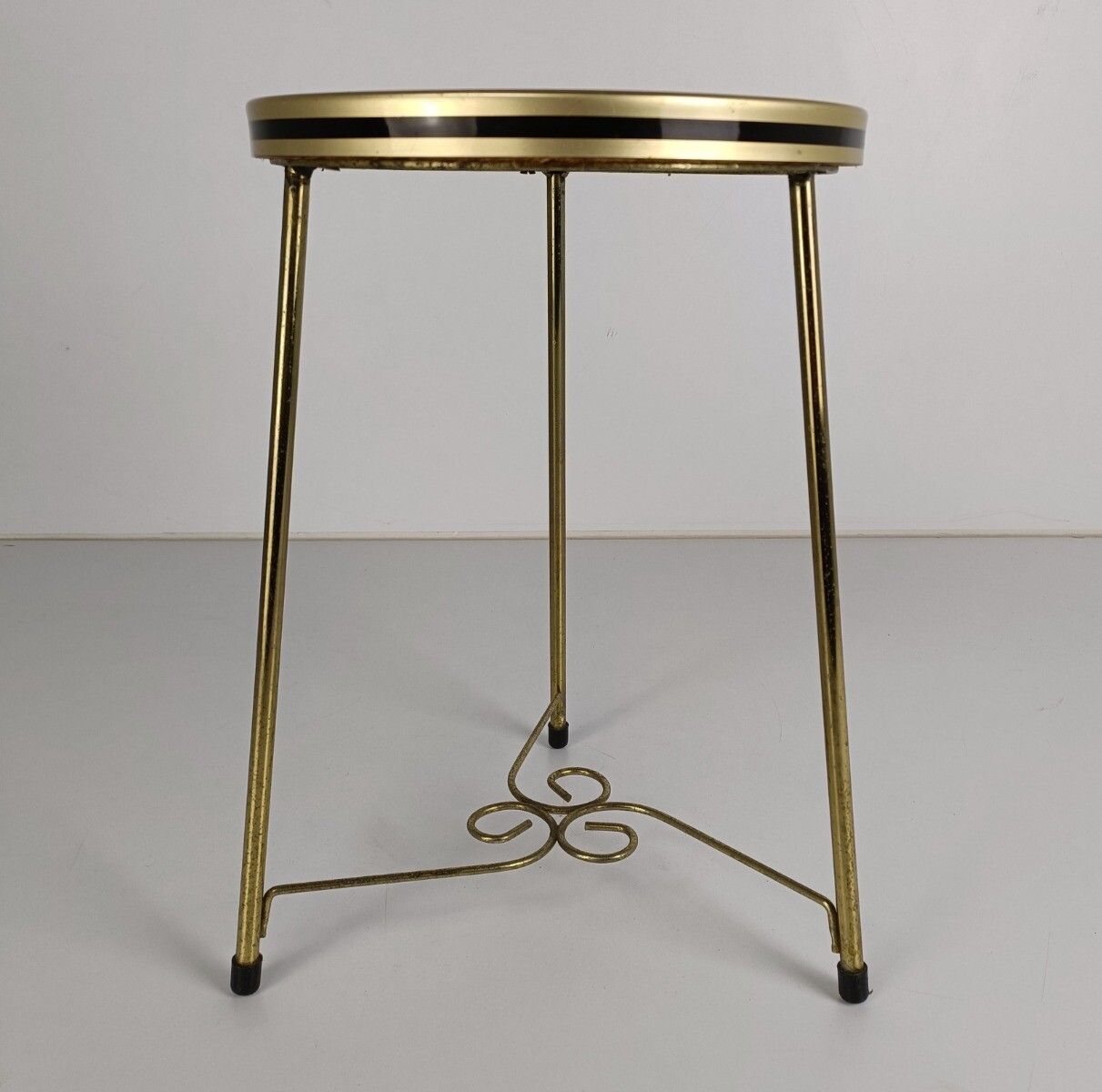 Modernist Round Side Table Ornate Brass Veneer Top Occasional Table Pedestal Pla photo Furniture