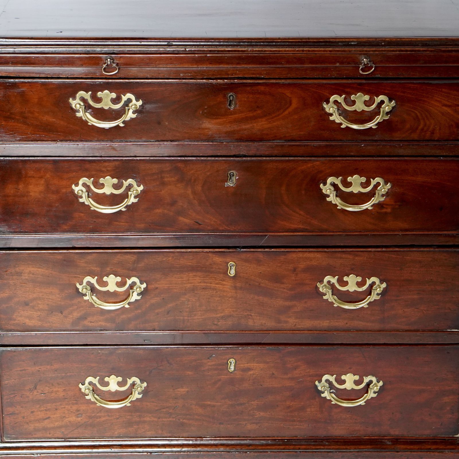 photo furniture Georgian Mahogany Bachelor's Chest Of Drawers