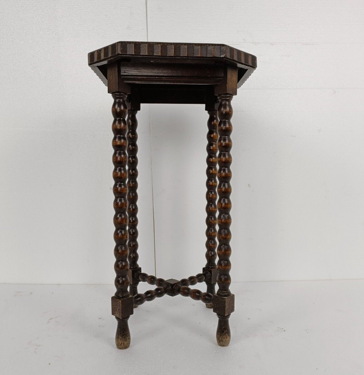 Pedestal Display Side Table Plant Stand Hobnails 4 Legs Ornate Wood Vintage photo vinterior
