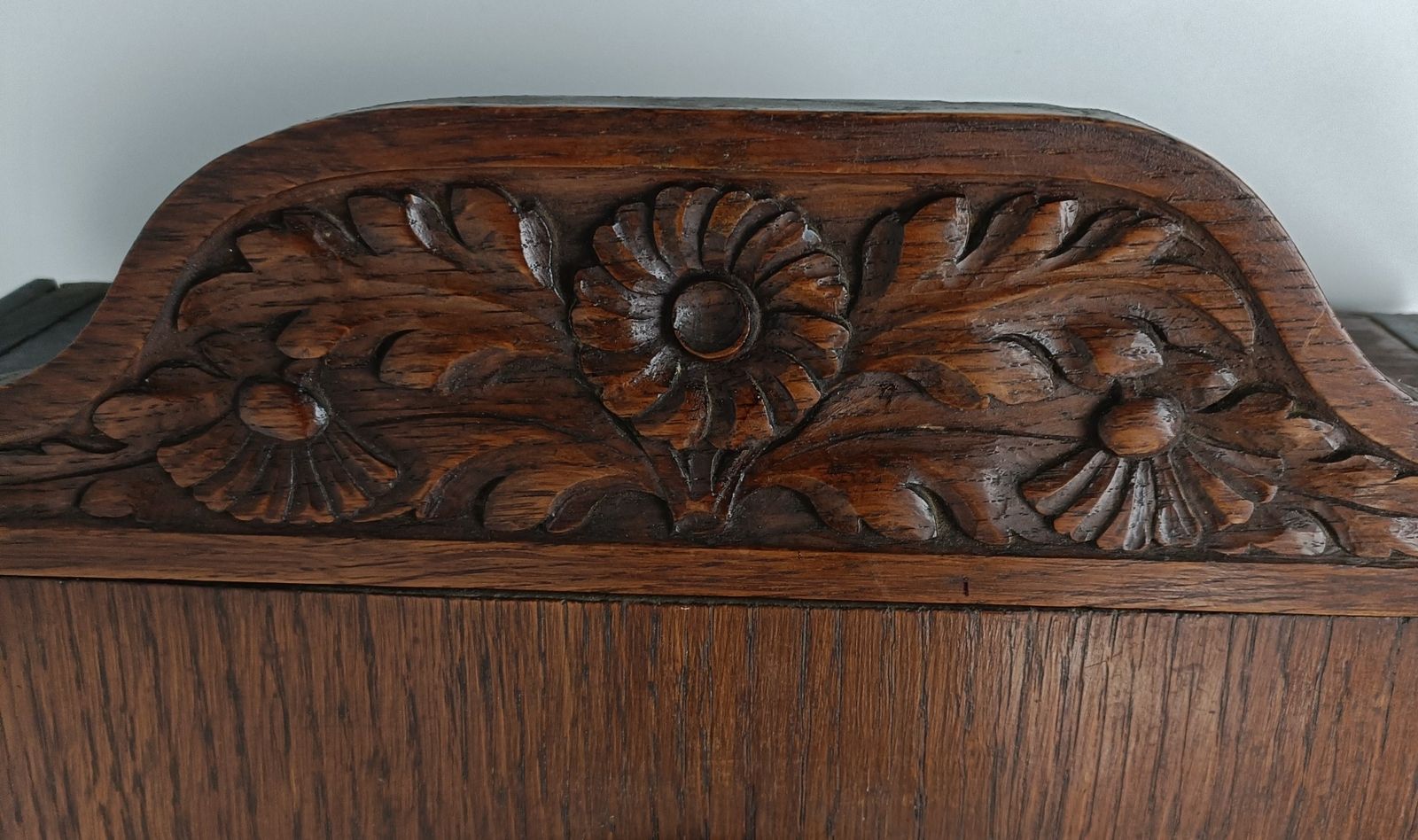 Gorgeous Medicine Apothecary Cabinet Oval Beveled Glass Mirror Hand Carved Wood photo furniture