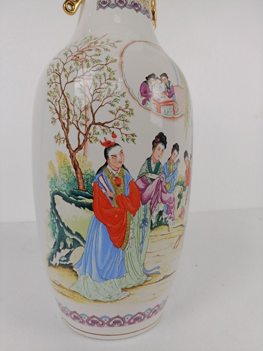 photo furniture Chinese Porcelain Vintage Family Rose Vase Polychrome Women In Garden Lovely