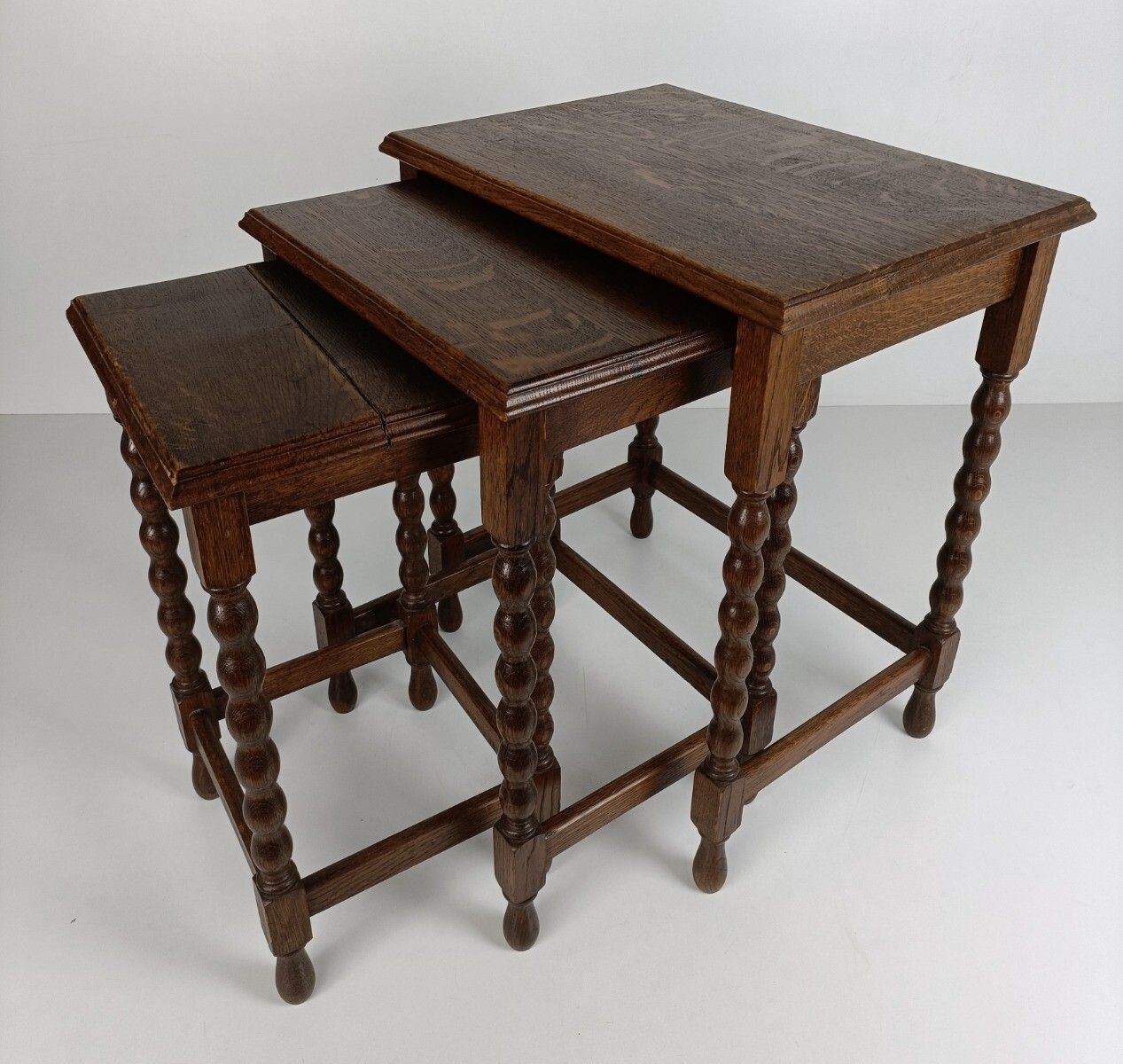 Set Of 3 Hobnail Legs Wooden Nesting Stacking Side Tables Barn Country Farmhouse photo vintage
