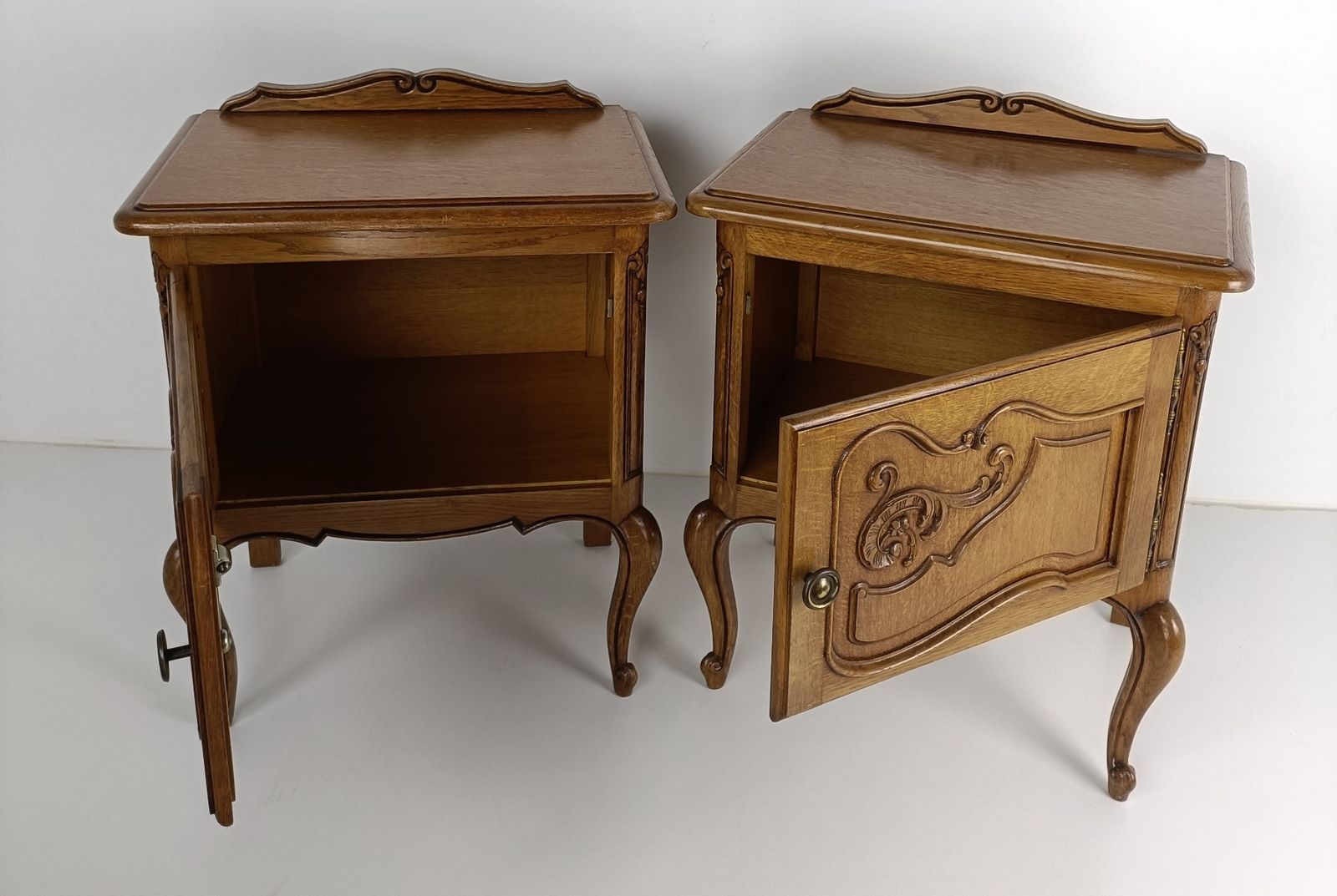 Couple French Louis XV/XVI Style Wooden Nightstands End Tables  Vintage Modernis photo 1011.0