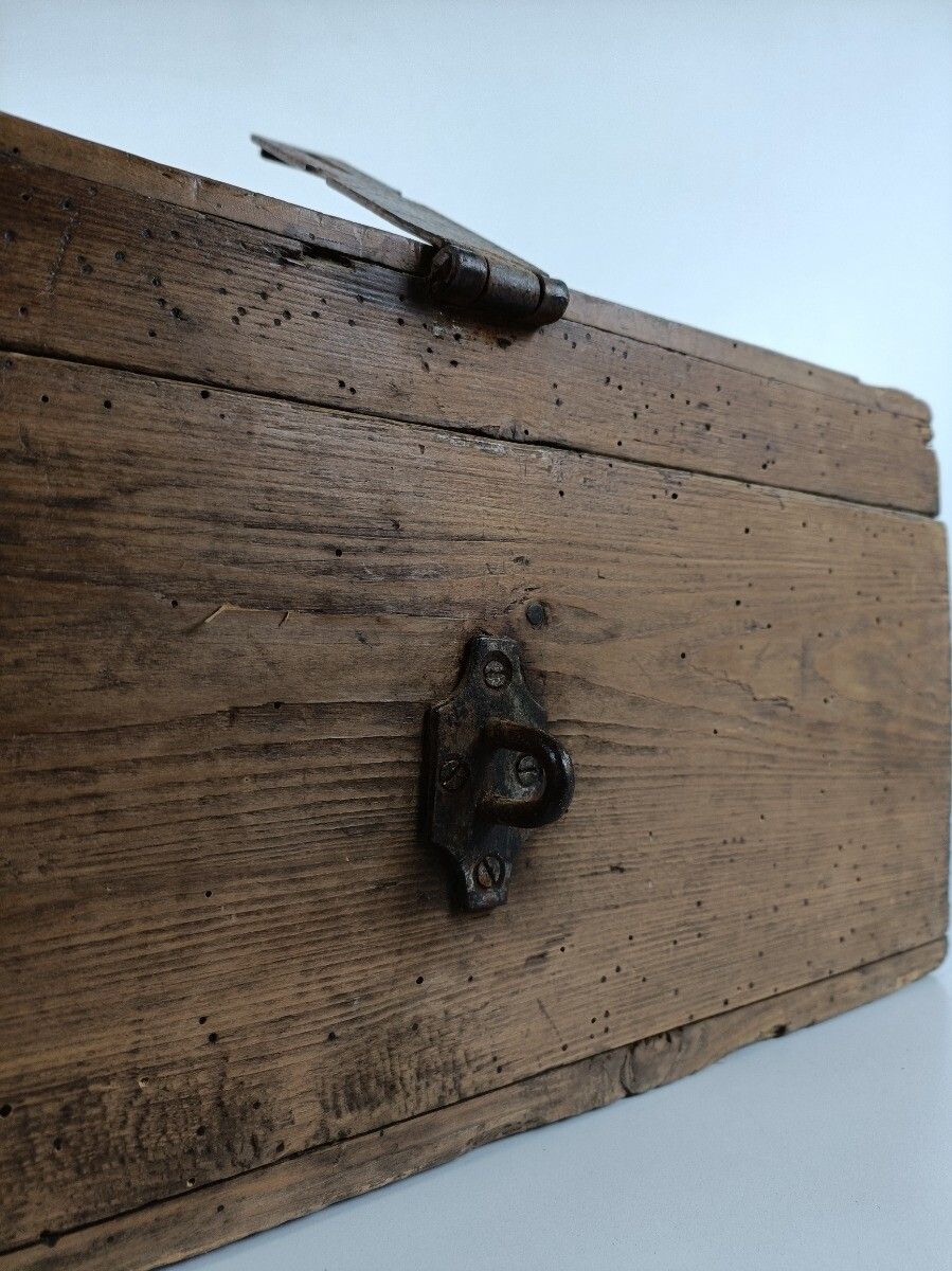 photo furniture 19th Century Wooden French Small Hope Chest Trunk Trinket Jewelry Box Metal Trim