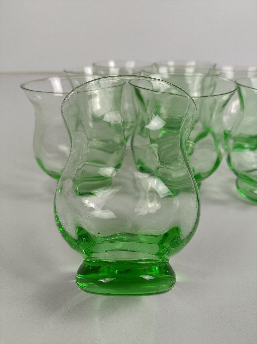 Set Of 9 Antique Green Glass Art Deco Drinking Tumbler Glasses photo vinterior